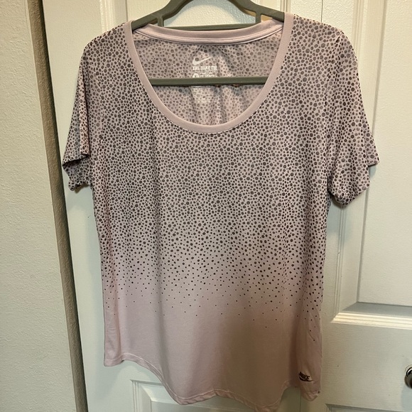 NIKE NWOT AUTHENTIC BLUSH PINK WITH GRAY DOTS & SCOOP NECK SHORT SLEEVES TEE - Picture 5 of 17